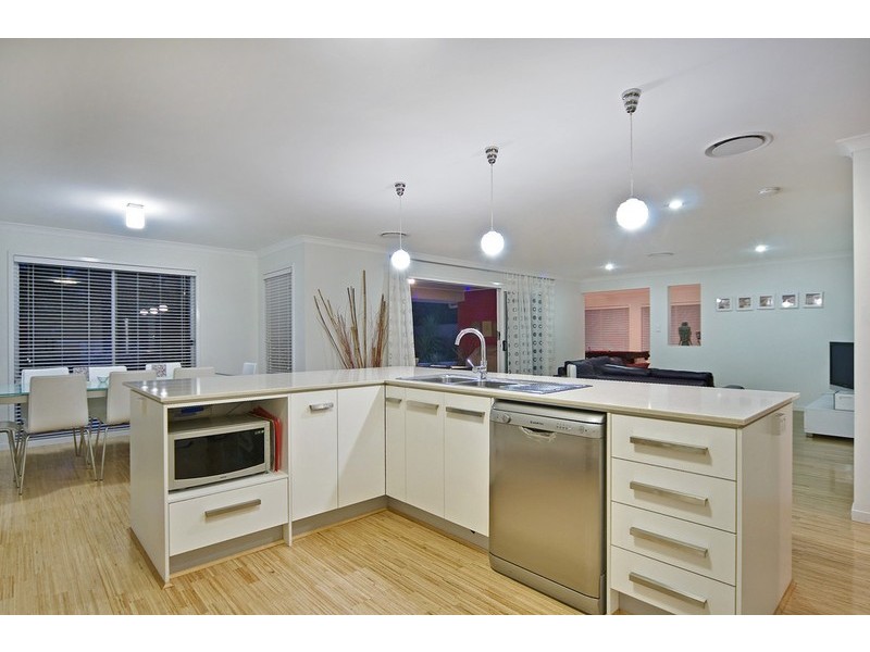 10 Mountain View Crest, Mount Nathan QLD 4211