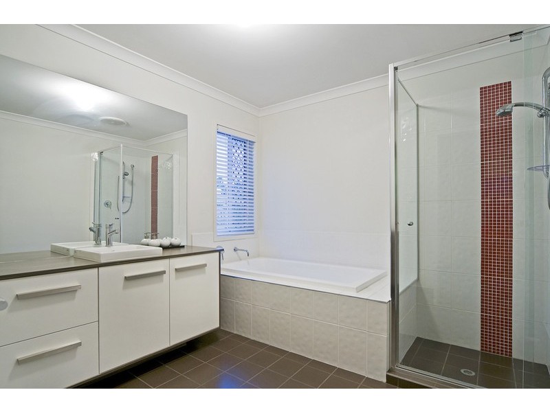 10 Mountain View Crest, Mount Nathan QLD 4211