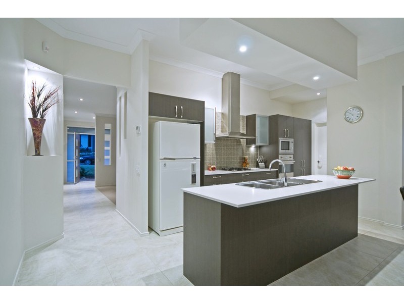 7 Kintail Lane, Coomera Waters QLD 4209