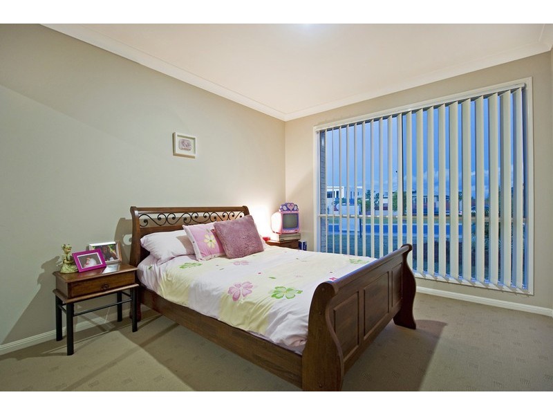 52 Harmsworth Road, Pacific Pines QLD 4211