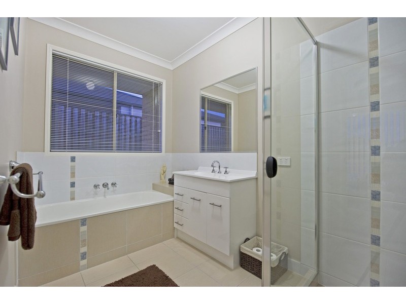 52 Harmsworth Road, Pacific Pines QLD 4211