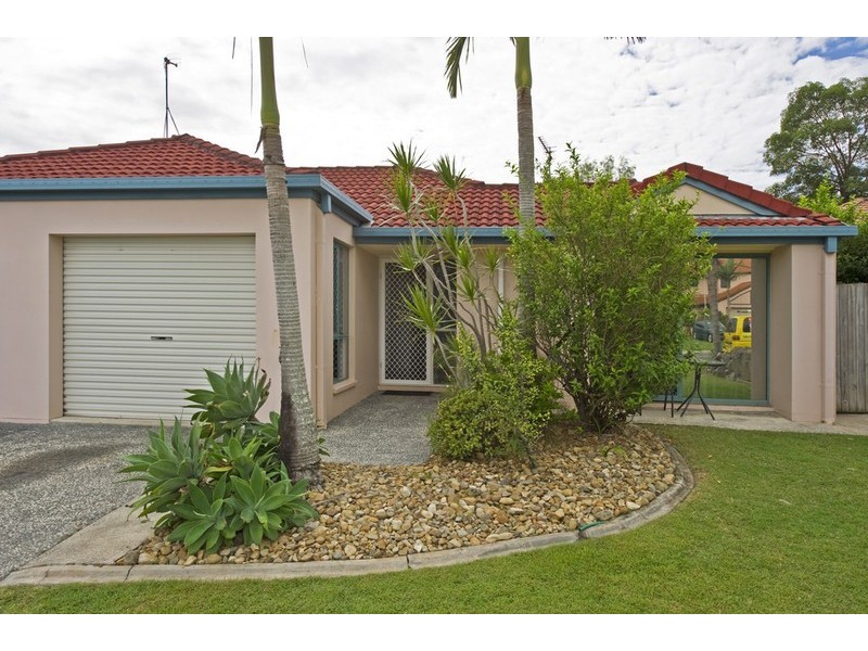 2/117 Greenacre Drive, Parkwood QLD 4214