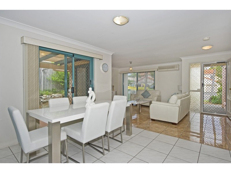 2/117 Greenacre Drive, Parkwood QLD 4214