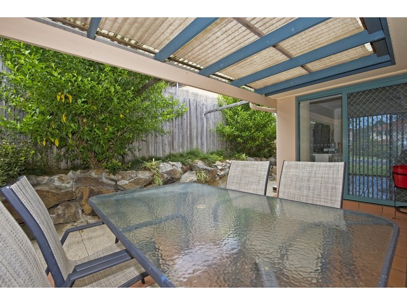 2/117 Greenacre Drive, Parkwood QLD 4214