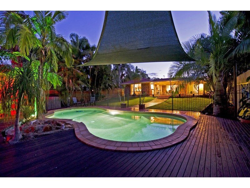 18 Gippsland Drive, Helensvale QLD 4212