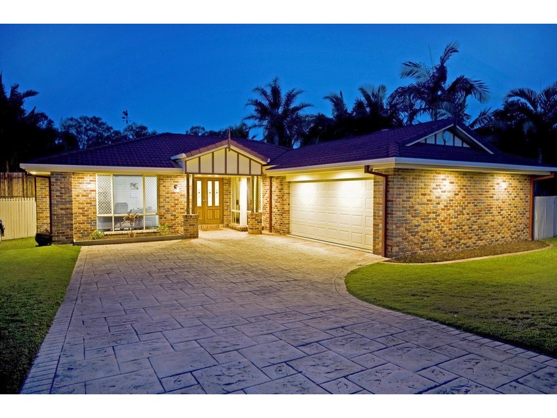 18 Gippsland Drive, Helensvale QLD 4212