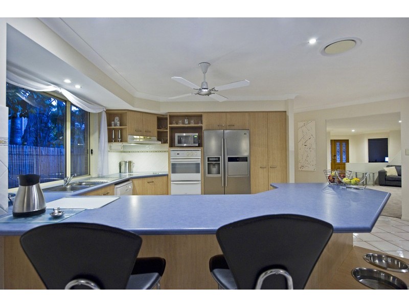 18 Gippsland Drive, Helensvale QLD 4212