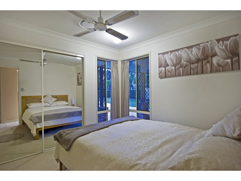 18 Gippsland Drive, Helensvale QLD 4212