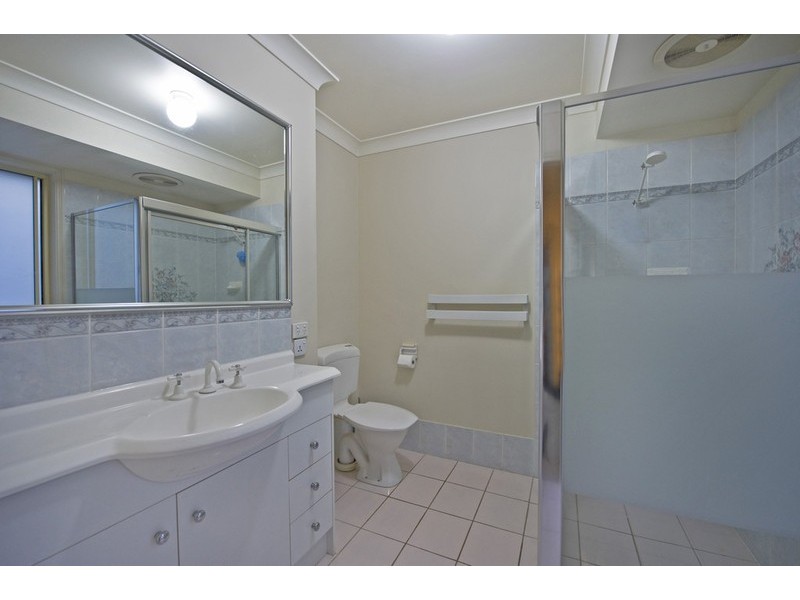 18 Gippsland Drive, Helensvale QLD 4212