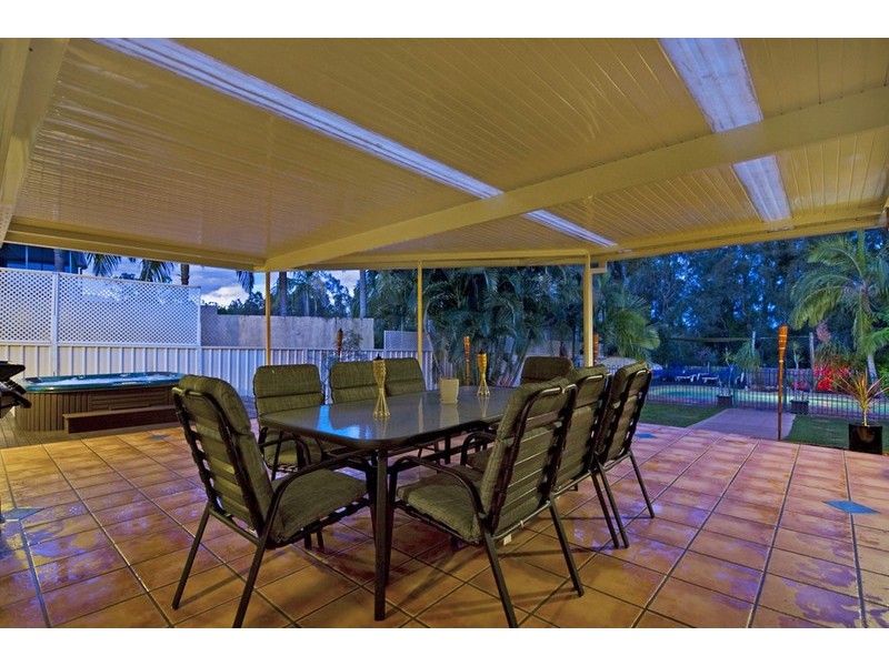 18 Gippsland Drive, Helensvale QLD 4212