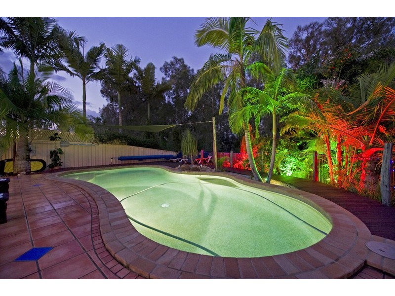 18 Gippsland Drive, Helensvale QLD 4212