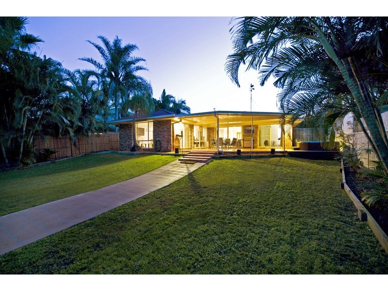 18 Gippsland Drive, Helensvale QLD 4212