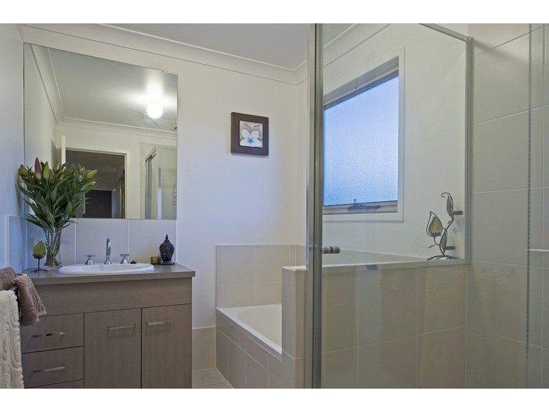 66 Cobb and Co Drive, Oxenford QLD 4210