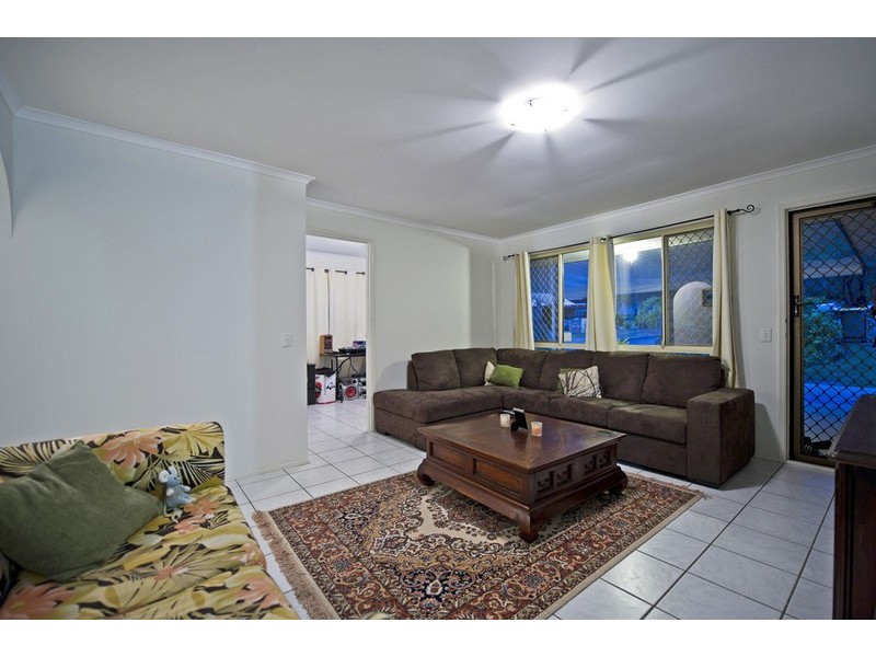 1/8 Metro Crescent, Oxenford QLD 4210