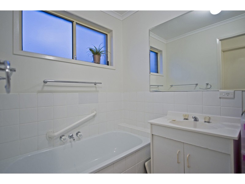 1/8 Metro Crescent, Oxenford QLD 4210