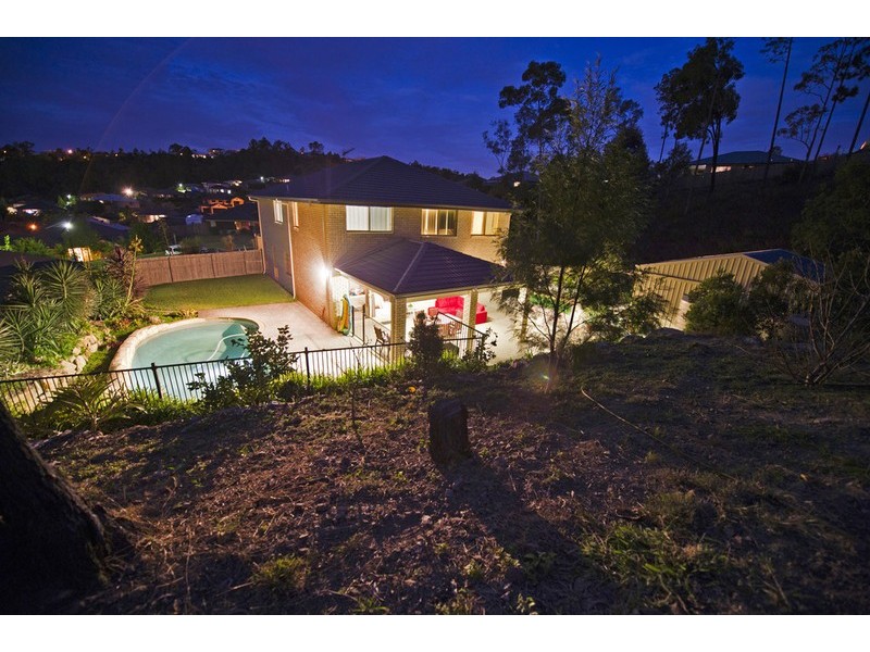 17 Soward Court, Pacific Pines QLD 4211