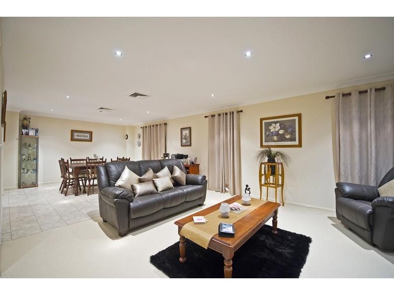 17 Soward Court, Pacific Pines QLD 4211