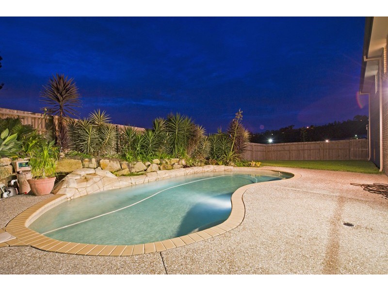 17 Soward Court, Pacific Pines QLD 4211