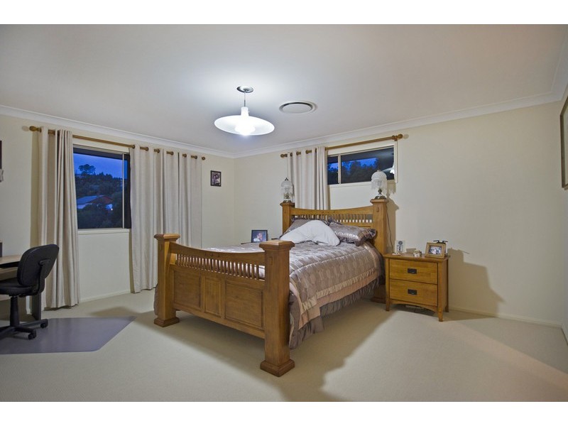 17 Soward Court, Pacific Pines QLD 4211