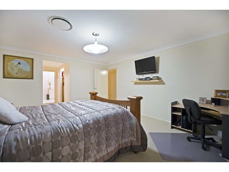 17 Soward Court, Pacific Pines QLD 4211