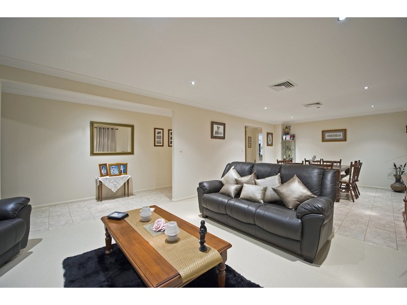 17 Soward Court, Pacific Pines QLD 4211