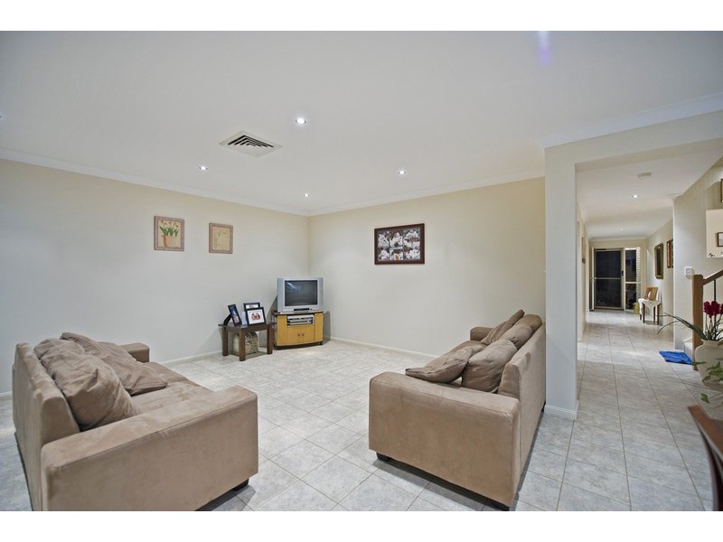 17 Soward Court, Pacific Pines QLD 4211