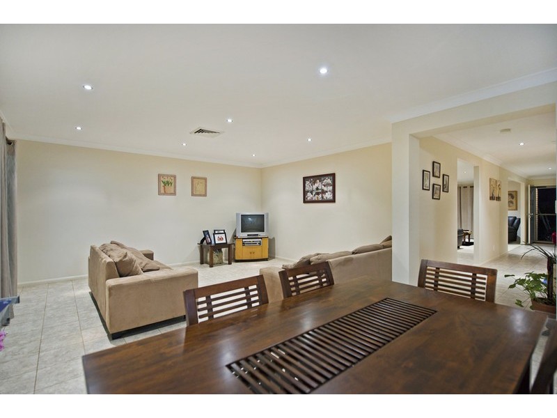 17 Soward Court, Pacific Pines QLD 4211