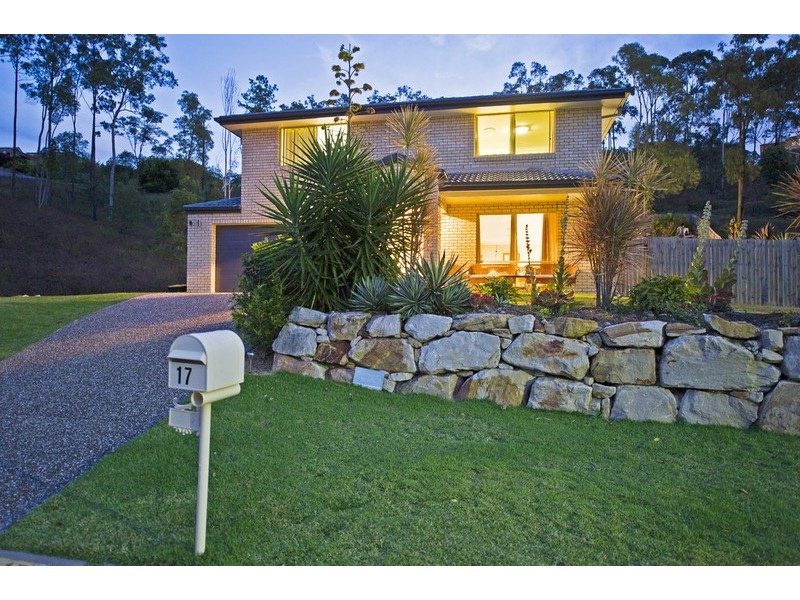 17 Soward Court, Pacific Pines QLD 4211