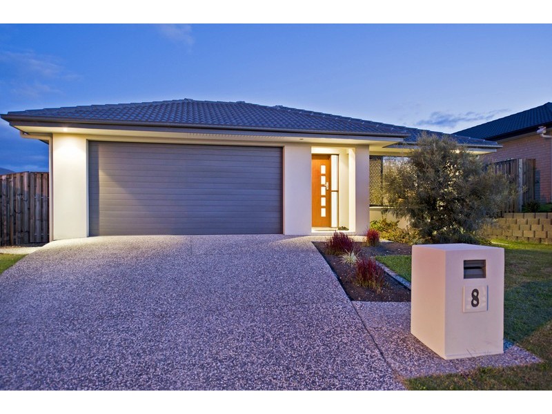 8 Argus Place, Pacific Pines QLD 4211