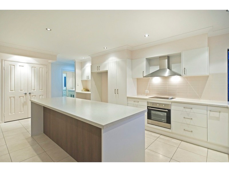 8 Argus Place, Pacific Pines QLD 4211