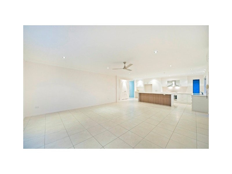 8 Argus Place, Pacific Pines QLD 4211