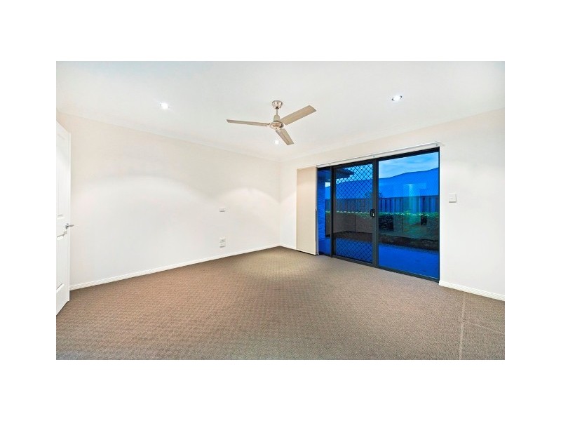 8 Argus Place, Pacific Pines QLD 4211