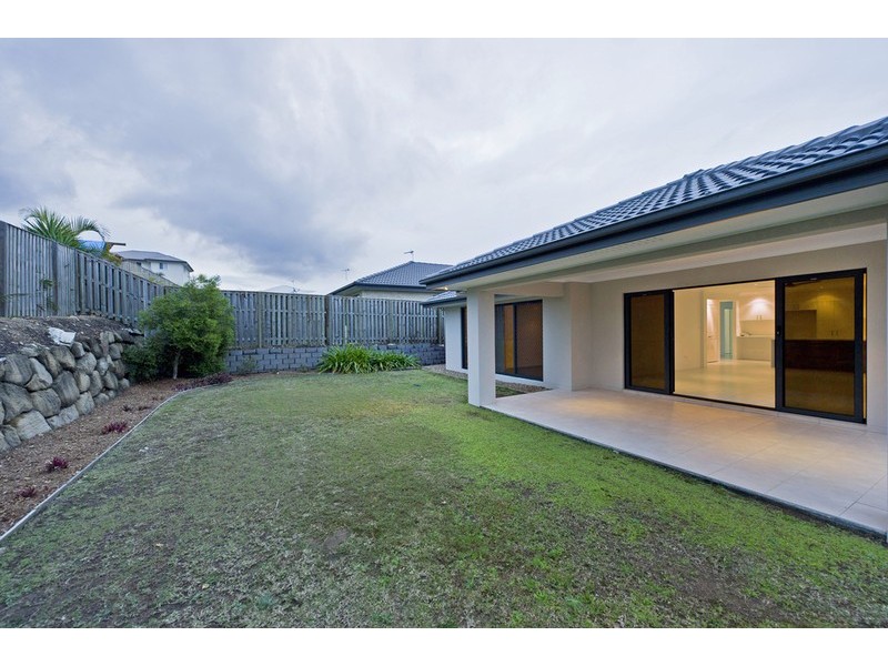 8 Argus Place, Pacific Pines QLD 4211
