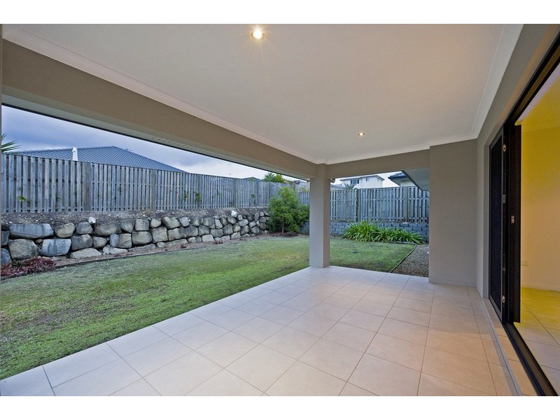 8 Argus Place, Pacific Pines QLD 4211