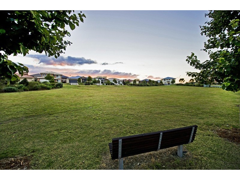 8 Argus Place, Pacific Pines QLD 4211