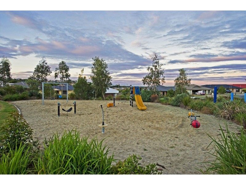 8 Argus Place, Pacific Pines QLD 4211