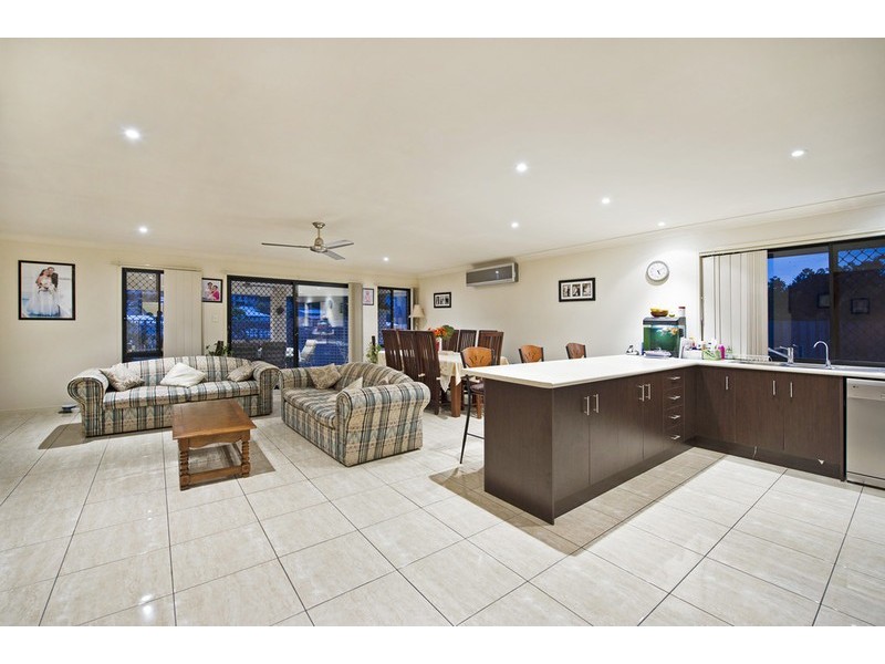 1 Gellert Close, Maudsland QLD 4210