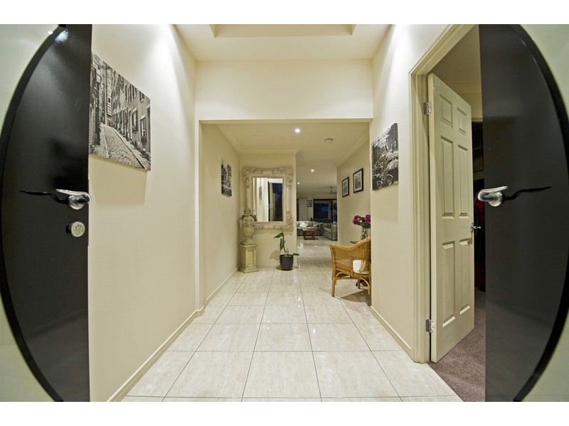 1 Gellert Close, Maudsland QLD 4210