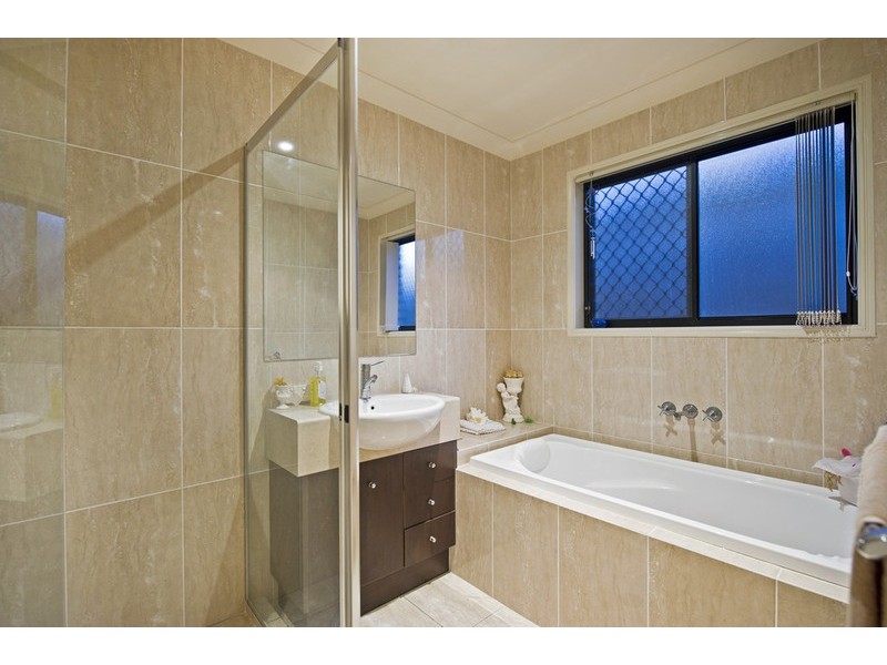 1 Gellert Close, Maudsland QLD 4210