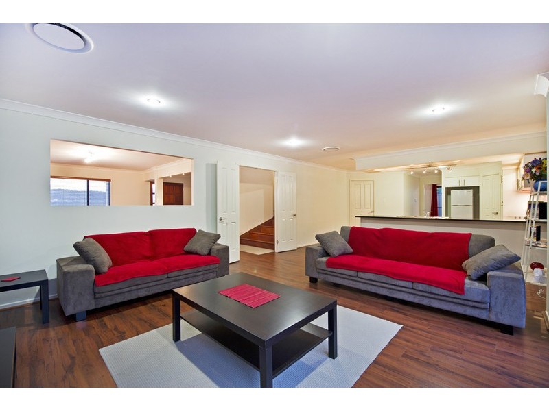 17 Sangster Crescent, Pacific Pines QLD 4211