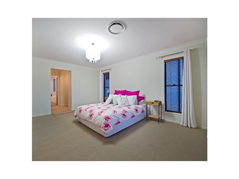 17 Sangster Crescent, Pacific Pines QLD 4211