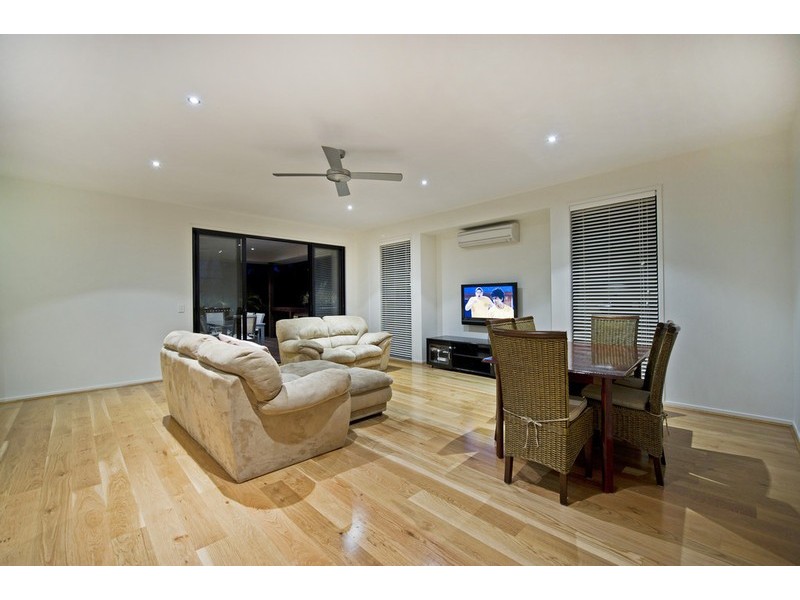 18 McGuire Court, Maudsland QLD 4210