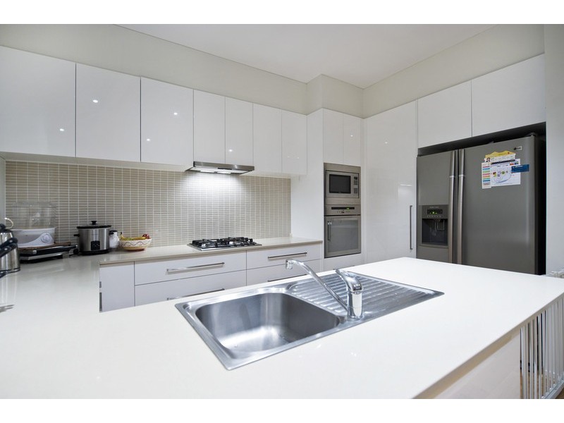 18 McGuire Court, Maudsland QLD 4210