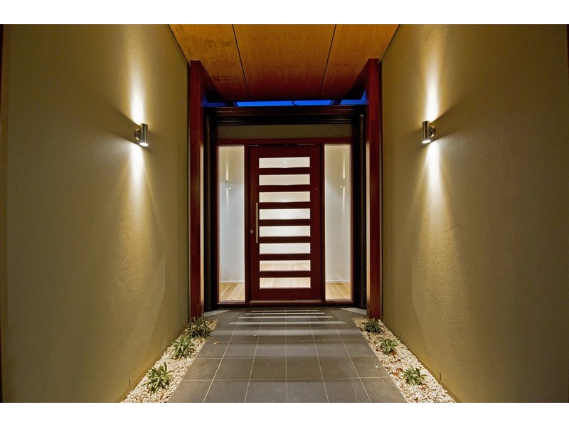 18 McGuire Court, Maudsland QLD 4210