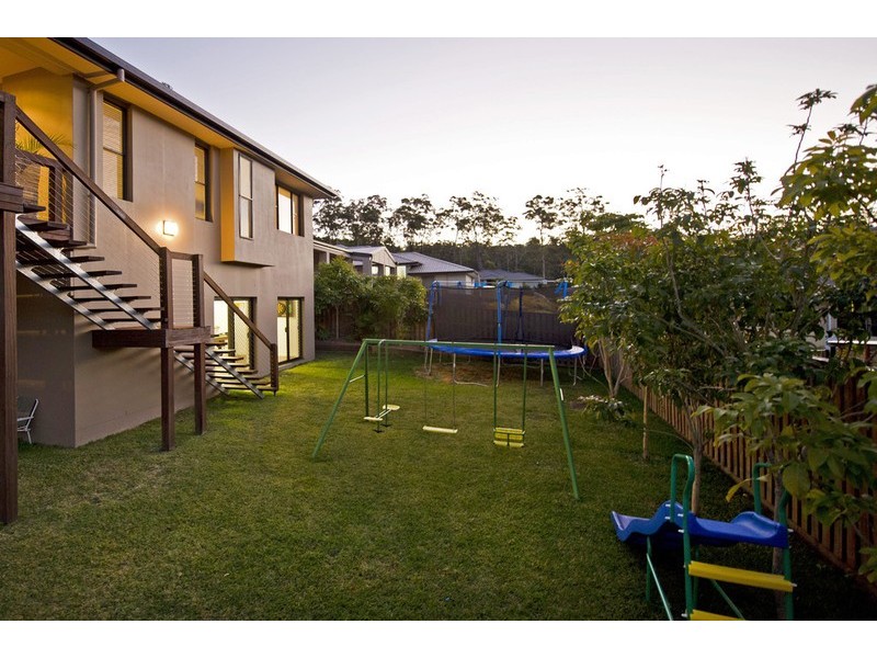 18 McGuire Court, Maudsland QLD 4210