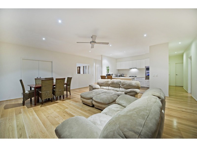 18 McGuire Court, Maudsland QLD 4210