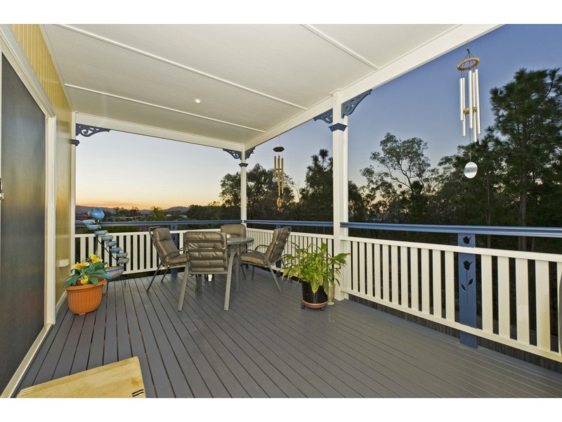 40 Manra Way, Pacific Pines QLD 4211