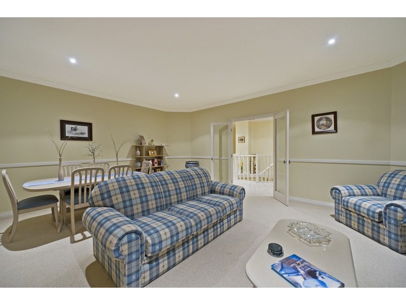 40 Manra Way, Pacific Pines QLD 4211