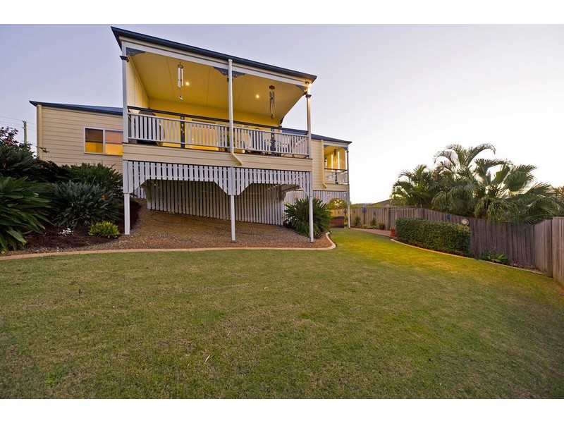 40 Manra Way, Pacific Pines QLD 4211