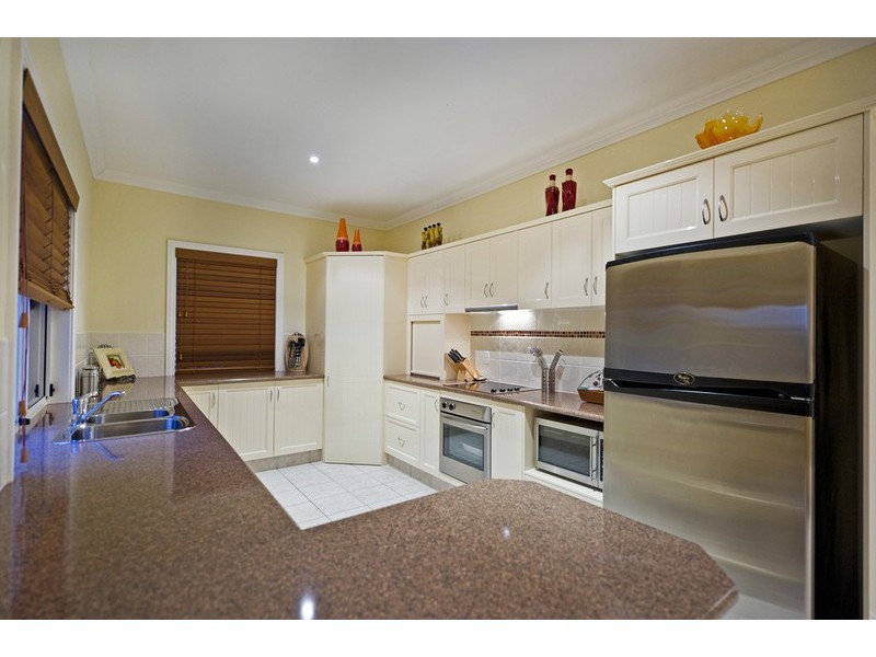 40 Manra Way, Pacific Pines QLD 4211